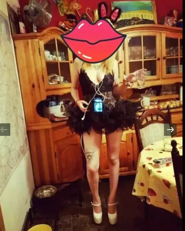 Ellie, 34