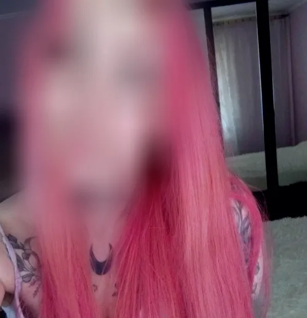 Evie, 37