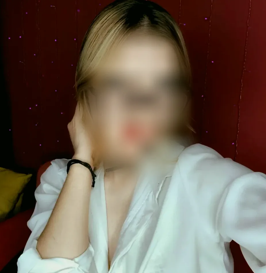 Evie, 22
