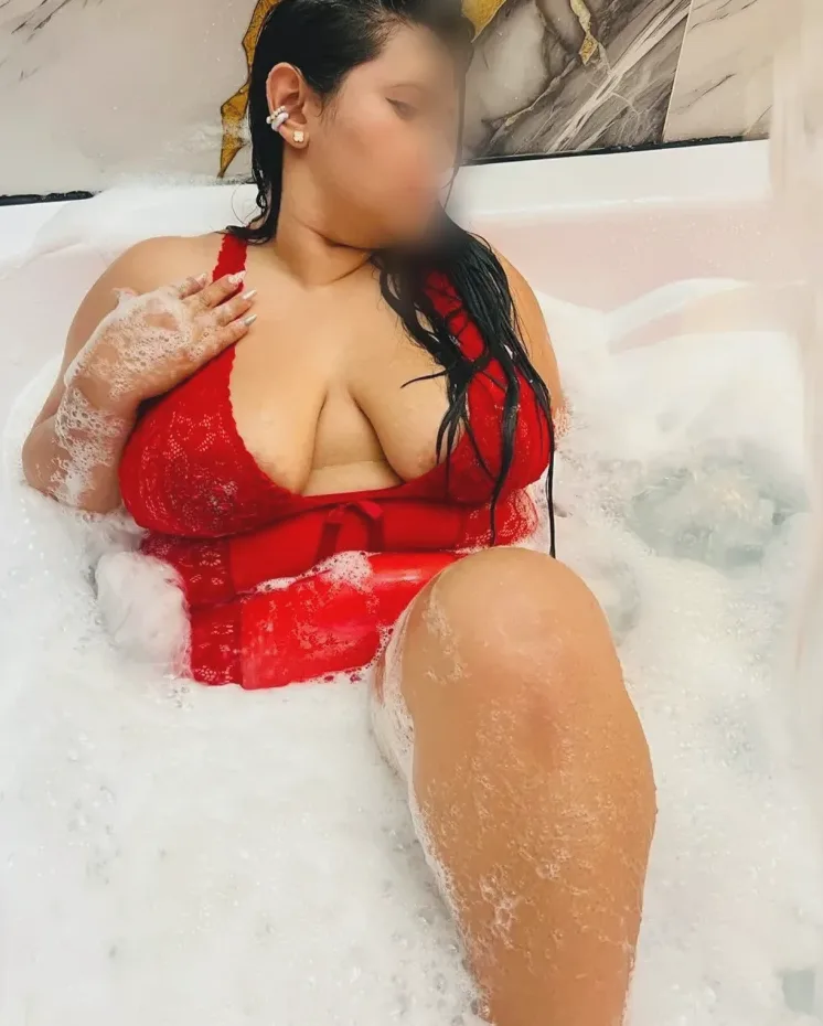 Laura, 31