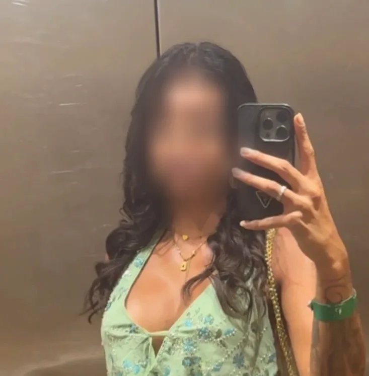 Rebecca, 23