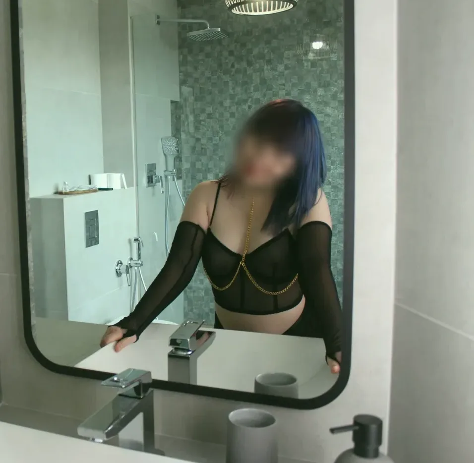Salma, 24