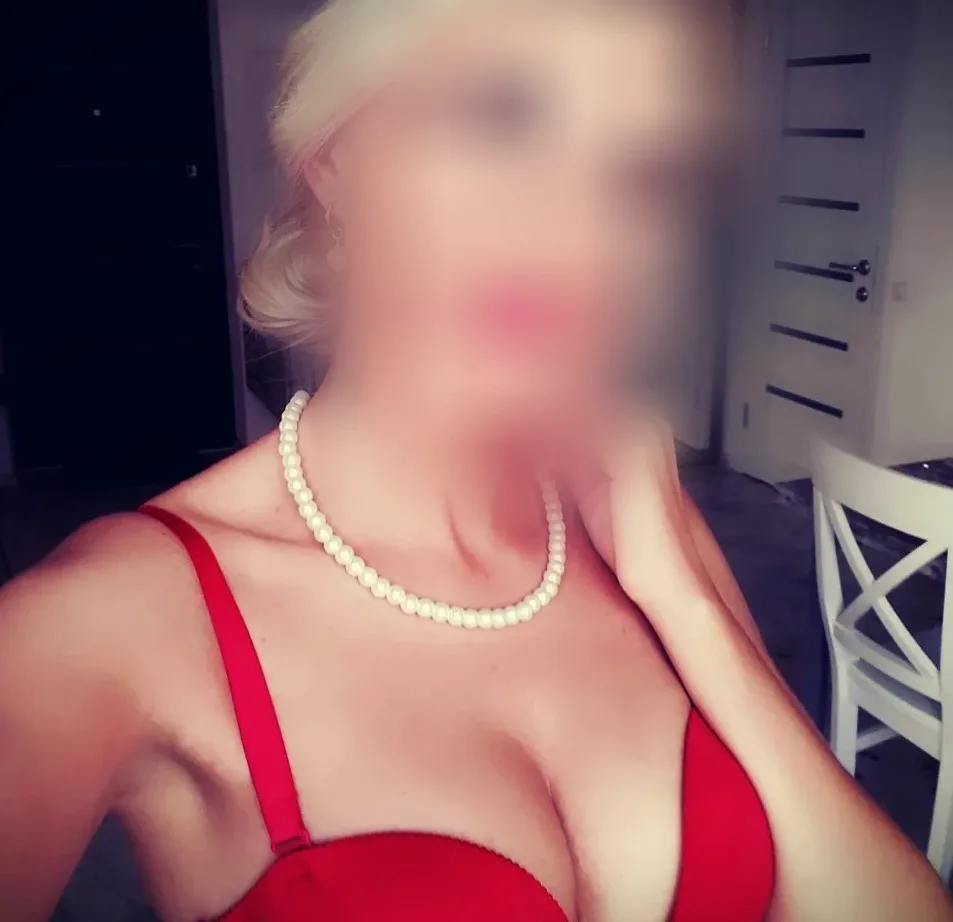 Toni, 36